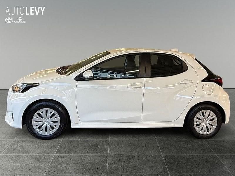 Gebraucht Toyota Yaris Basis 72 PS (52 kW) 2022 Schneeweiß Kleinwagen