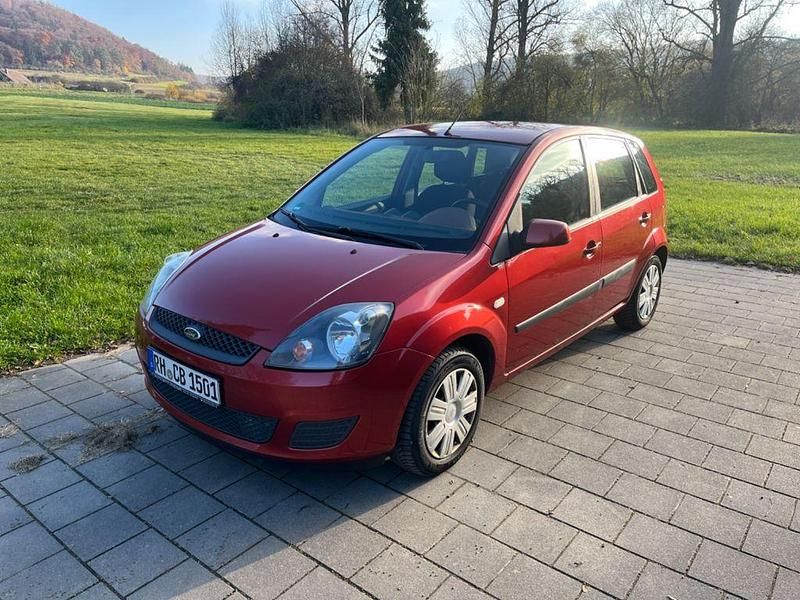 Orange Gebraucht 2007 Ford Fiesta Limousine | 2.350 € (Etwas zu teuer) - Bild 1/4