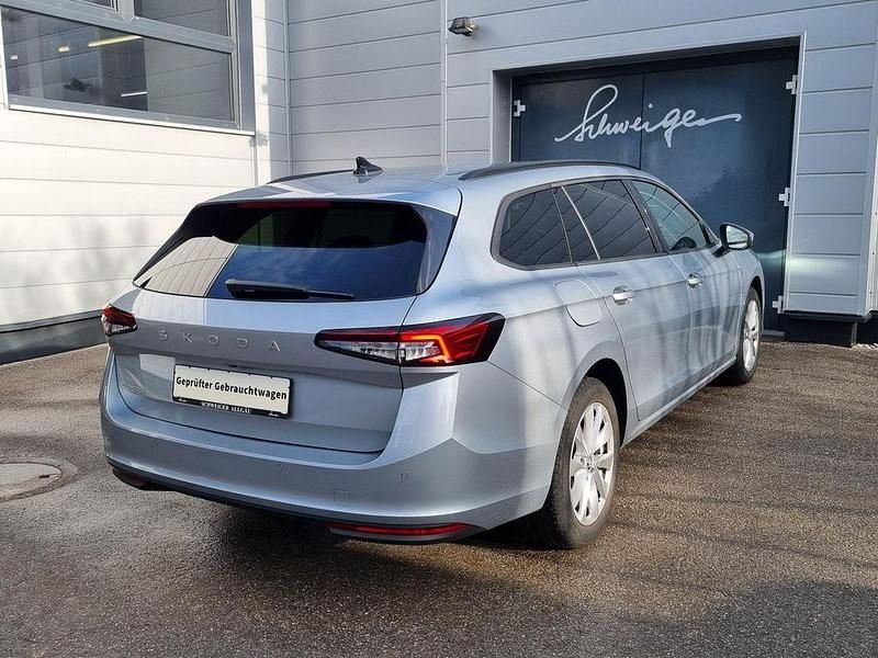 Gebraucht Skoda Superb Selection 150 PS (110 kW) 2025 Silber Kombi