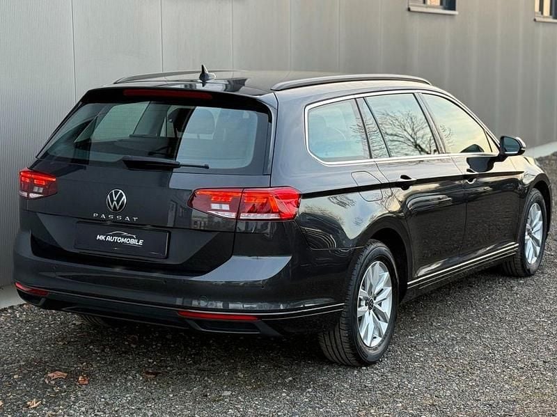 Gebraucht VW Passat 150 PS (110 kW) 2022 Grau Limousine
