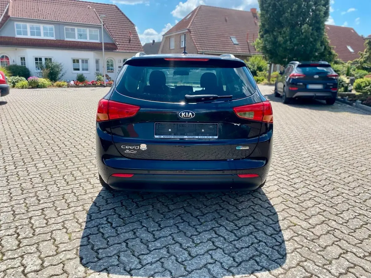 Gebraucht Kia Ceed 128 PS (94 kW) 2015 Schwarz Kleinwagen