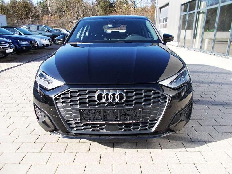 Używany Audi A3 110 KM (80 kW) 2022 Czarny Sedan/Limuzyna