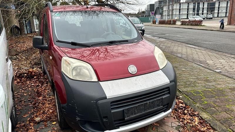 Gebraucht Fiat Fiorino 75 PS (55 kW) 2009 Rot Van / Kleinbus