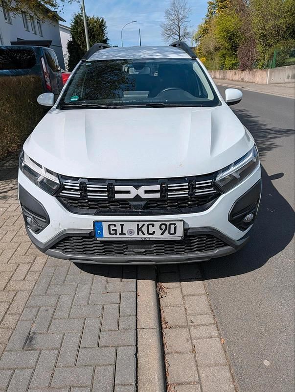 Gebraucht Dacia Jogger 101 PS (74 kW) 2023 Weiß Van / Kleinbus