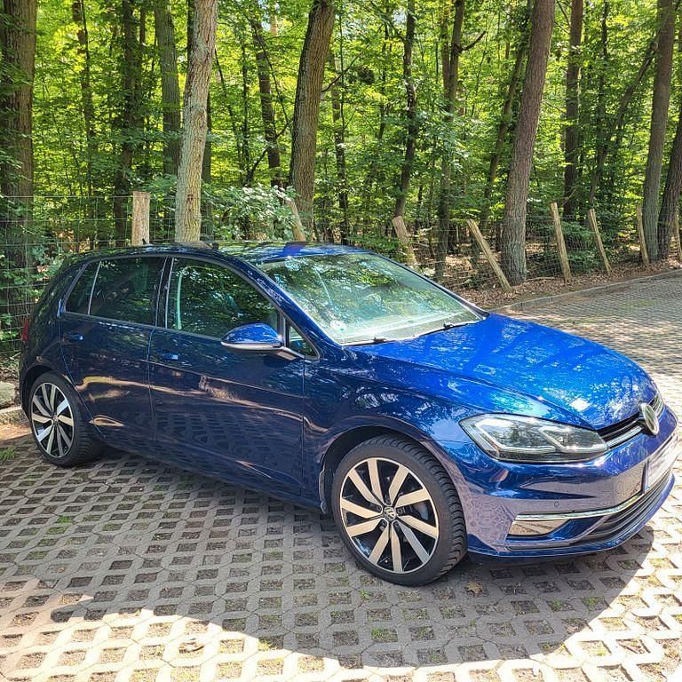 Blau Gebraucht 2017 VW Golf VII Highline Limousine | 14.950 € (Fairer Preis) - Bild 1/4
