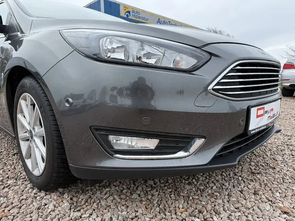 Gebraucht Ford Focus Titanium 125 PS (91 kW) 2016 Grau Limousine