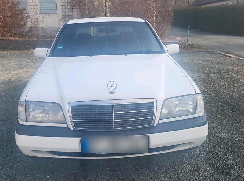Gebraucht Mercedes C180 122 PS (89 kW) 1995 Weiß Limousine