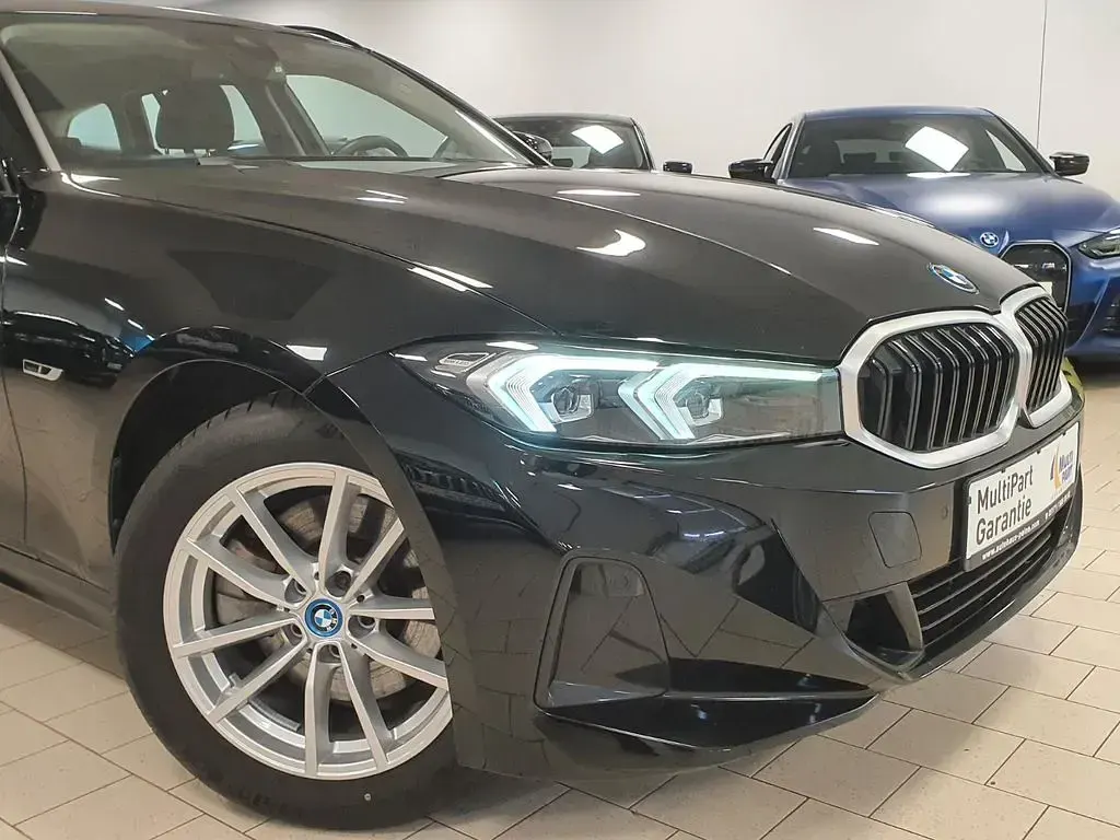 Gebraucht BMW 330 Performance 252 PS (185 kW) 2022 Schwarz Limousine