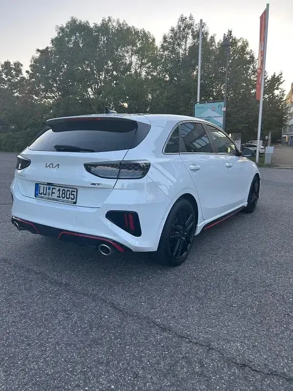 Gebraucht Kia Ceed GT GT 204 PS (150 kW) 2023 Weiß Limousine