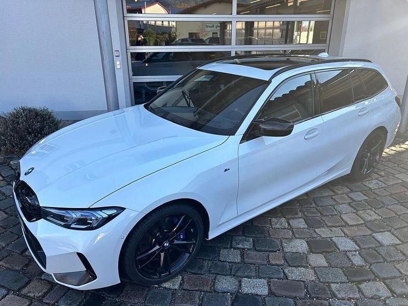 Weiß Gebraucht 2025 BMW M340 M Sport Limousine | 56.850 € (Superpreis) - Bild 1/4