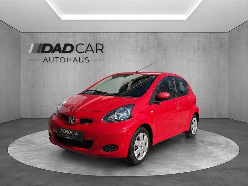 Rot Gebraucht 2010 Toyota Aygo Cool Kleinwagen | 3.700 € (Etwas zu teuer) - Bild 1/4