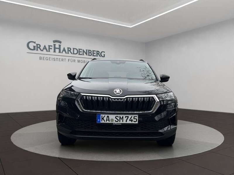 Schwarzmagic perleffekt Gebraucht 2024 Skoda Karoq Comfort SUV | 30.790 € (Fairer Preis) - Bild 1/4