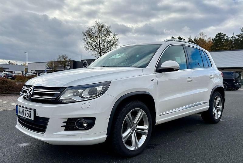 Weiß Gebraucht 2013 VW Tiguan Sportline SUV | 11.999 € (Etwas zu teuer) - Bild 1/4