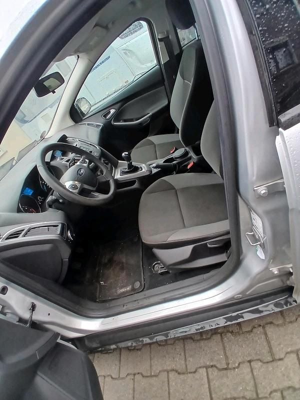 Gebraucht Ford Focus 125 PS (91 kW) 2011 Silber Limousine