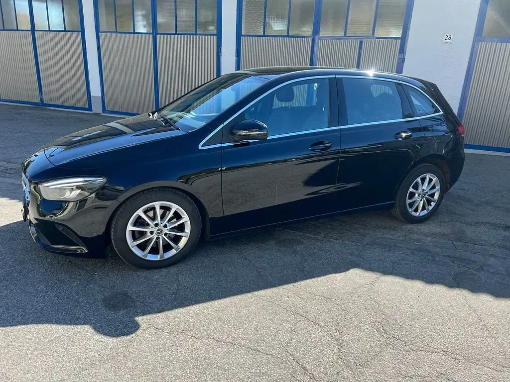 Gebraucht Mercedes 200 150 PS (110 kW) 2020 Schwarz Limousine