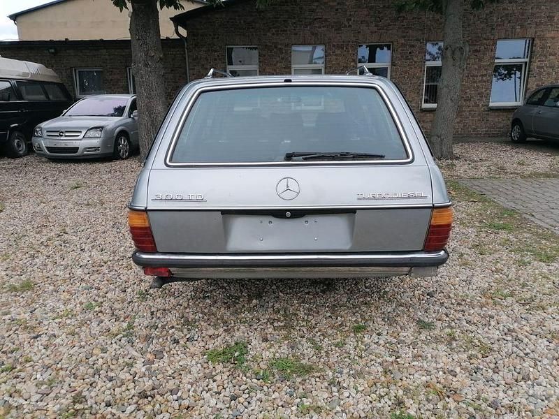 Gebraucht Mercedes 300 125 PS (91 kW) 1981 Grau Kombi