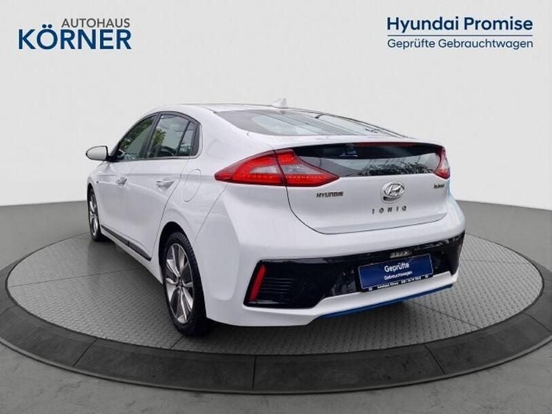 Gebraucht Hyundai Ioniq Premium 141 PS (103 kW) 2016 Weiss Kleinwagen