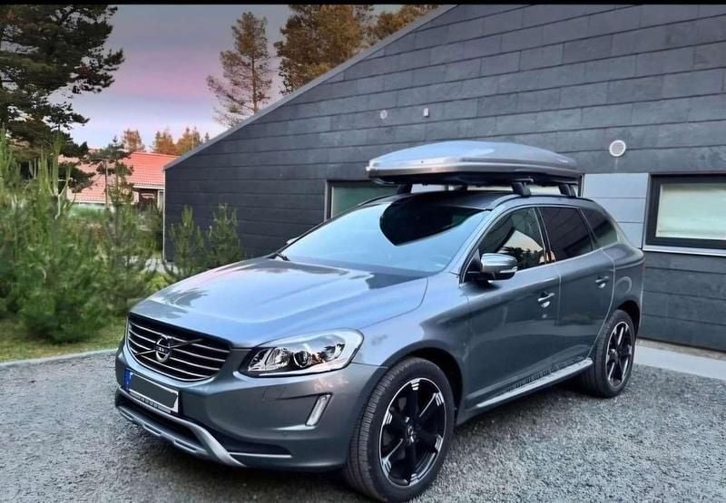 Grau Gebraucht 2015 Volvo XC60 Momentum SUV | 20.999 € (Etwas zu teuer) - Bild 1/4