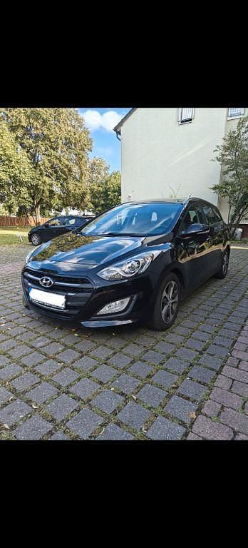 Schwarz Gebraucht 2015 Hyundai i30 Kombi | 7.700 € (Fairer Preis) - Bild 1/4