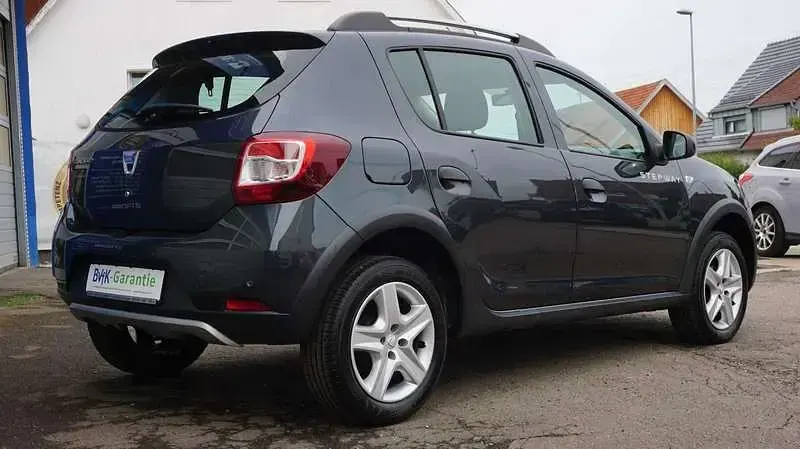 Gebraucht Dacia Sandero Prestige 90 PS (66 kW) 2016 Grau SUV