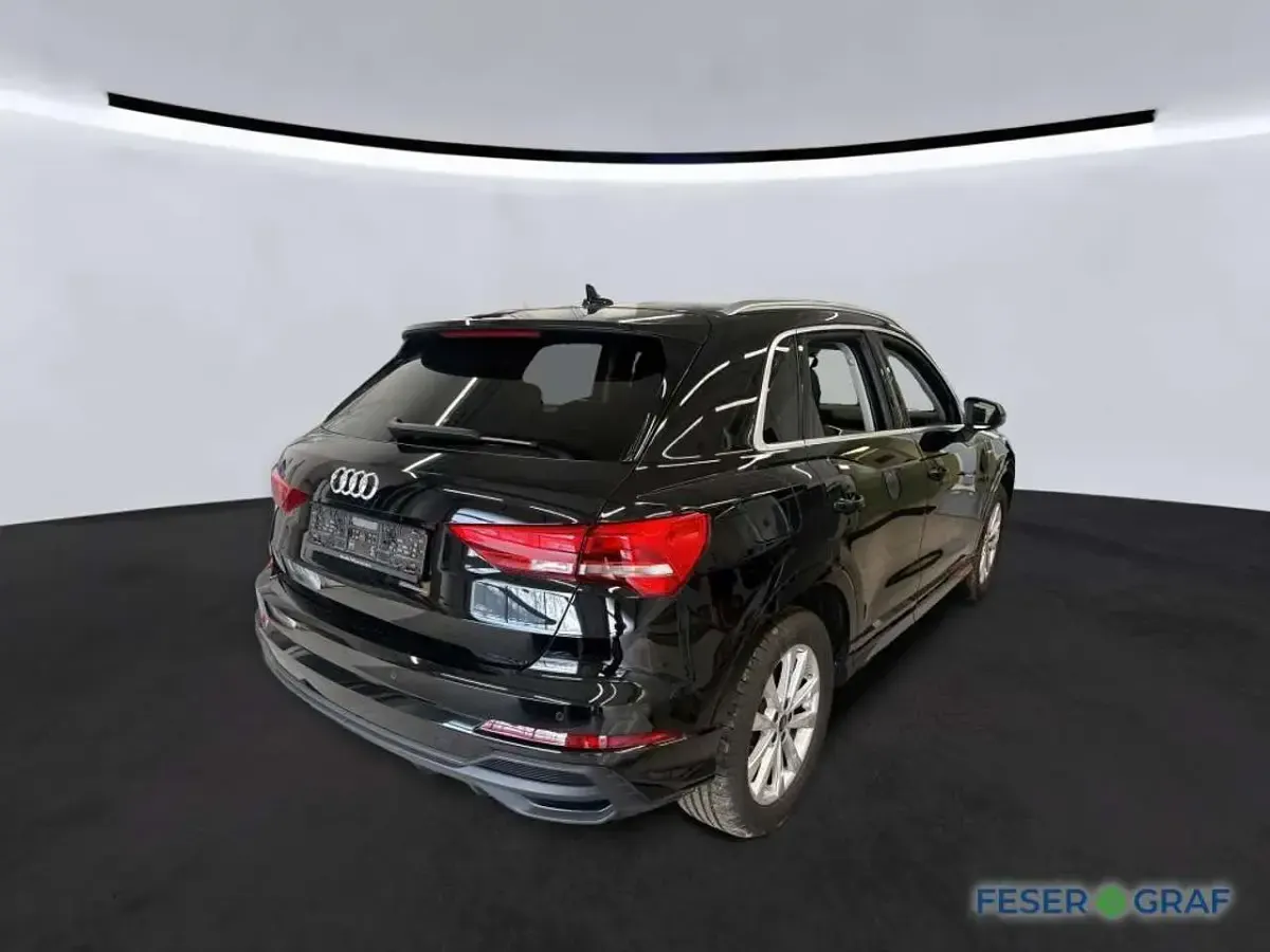 Gebraucht Audi Q3 S-Line 150 PS (110 kW) 2023 Mythosschwarz metallic SUV