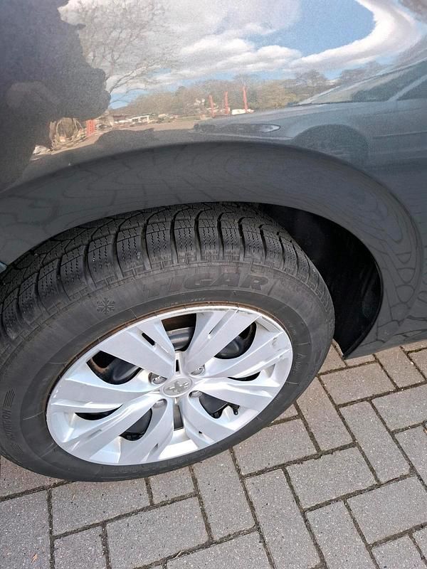 Gebraucht Peugeot 208 82 PS (60 kW) 2015 Grau Kleinwagen