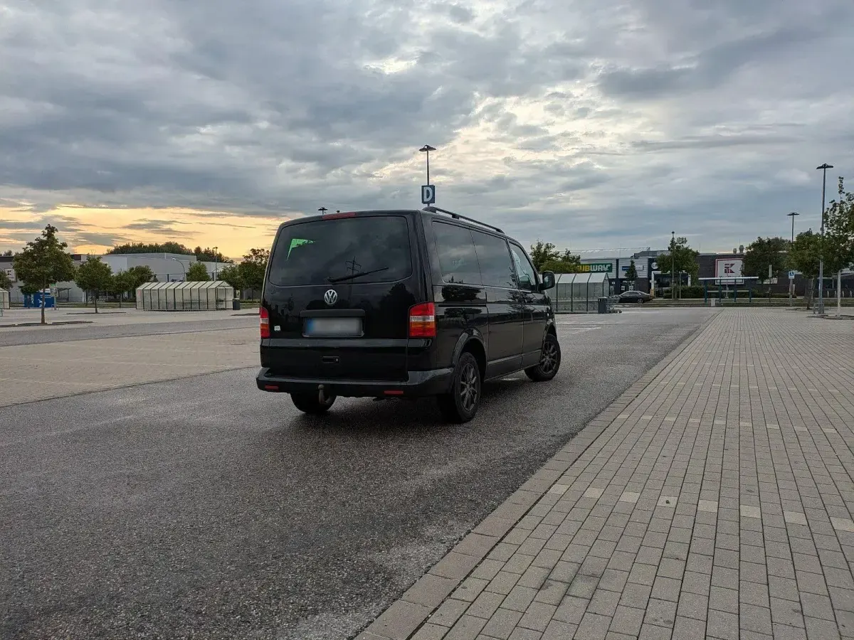Gebraucht VW Multivan 131 PS (96 kW) 2009 Schwarz Van / Kleinbus