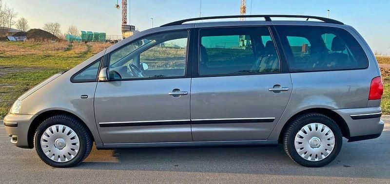 Grau Gebraucht 2004 VW Sharan Van / Kleinbus | 3.400 € (Fairer Preis) - Bild 1/4