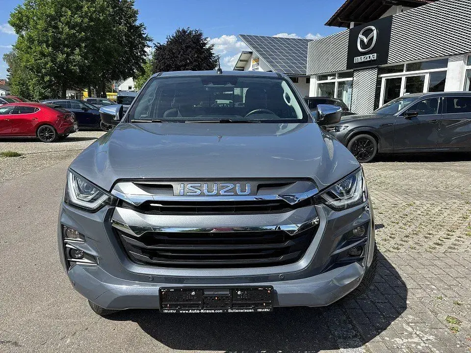 Gebraucht Isuzu D-Max 163 PS (119 kW) 2024 Islay gray SUV