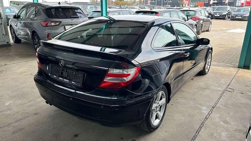 Gebraucht Mercedes C180 143 PS (105 kW) 2005 Schwarz Coupé
