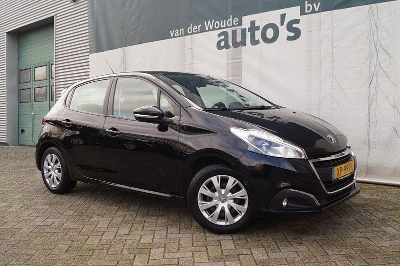 Gebraucht Peugeot 208 Active 83 PS (61 kW) 2019 Schwarz Kleinwagen