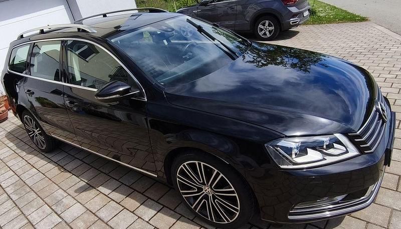 Schwarz Gebraucht 2013 VW Passat Exclusive Kombi | 11.990 € (Teuer) - Bild 1/4
