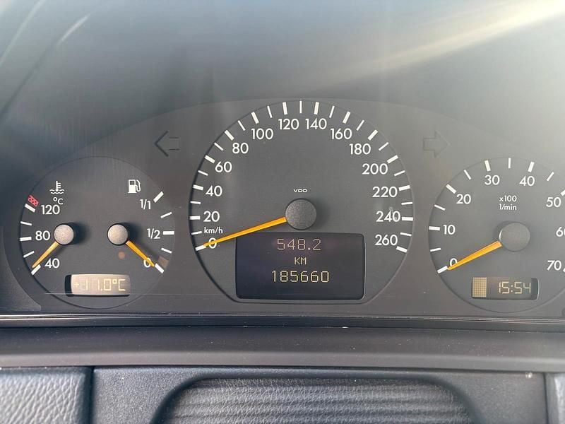 Gebraucht Mercedes E320 224 PS (164 kW) 2000 Grau Limousine