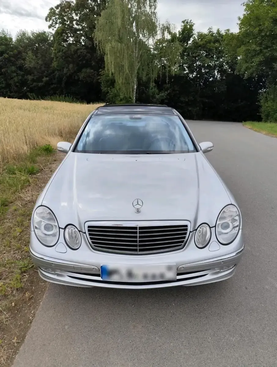 Gebraucht Mercedes E320 Avantgarde 224 PS (164 kW) 2002 Silber Limousine