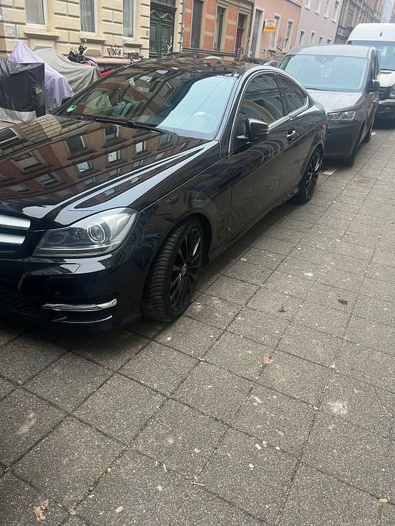 Schwarz Gebraucht 2015 Mercedes C220 Edition 1 Coupé | 13.600 € (Guter Preis) - Bild 1/4
