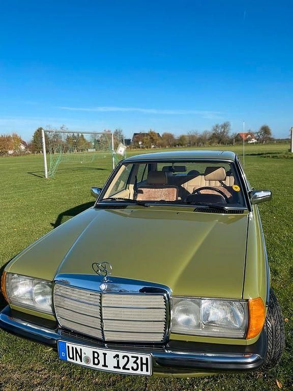 Gebraucht Mercedes 200 109 PS (80 kW) 1984 Grün Limousine