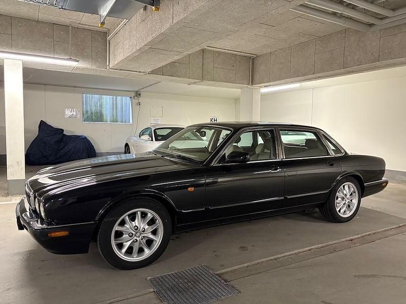 Anthracite Gebraucht 2002 Jaguar XJ8 Executive Limousine | 21.950 € - Bild 1/4