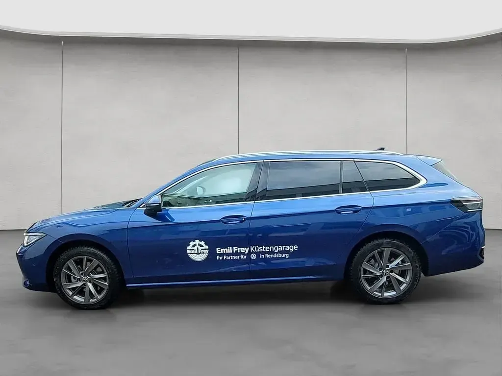 Gebraucht VW Passat Elegance 150 PS (110 kW) 2025 Blau Kombi