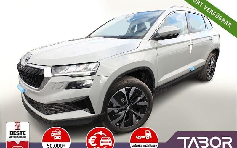 Grau Neu 2025 Skoda Karoq Selection SUV | 34.489 € (Fairer Preis) - Bild 1/4