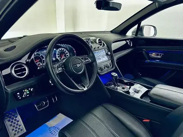 Second-hand Bentley Bentayga 435 CP (319 kW) 2017 Argintiu SUV