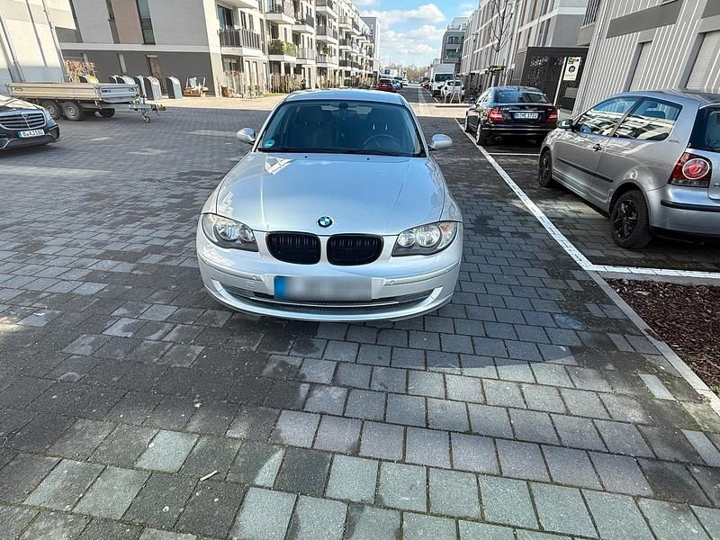 Gebraucht BMW 118 143 PS (105 kW) 2010 Silber Kleinwagen