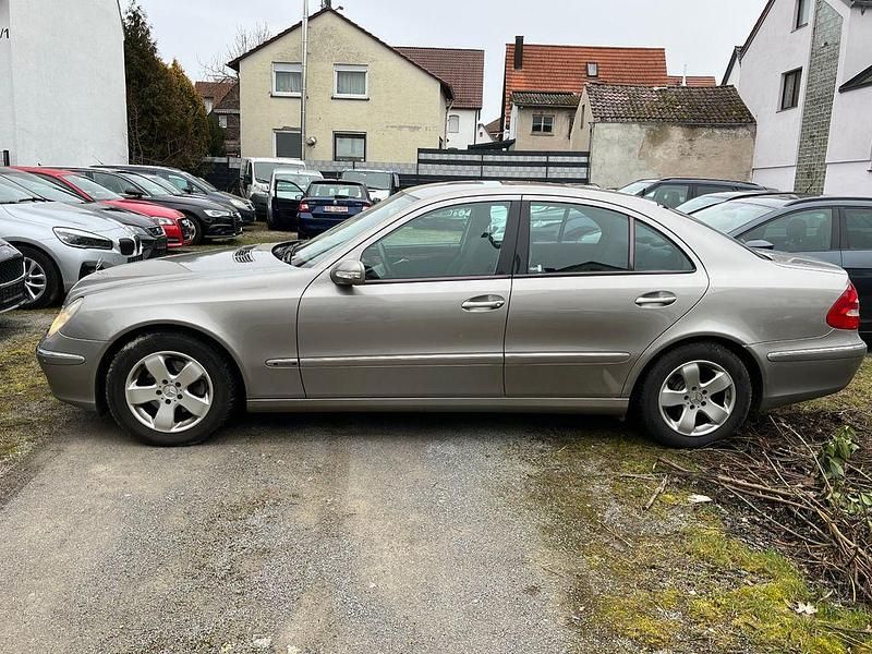 Gebraucht Mercedes E220 Elegance 150 PS (110 kW) 2005 Silber Limousine