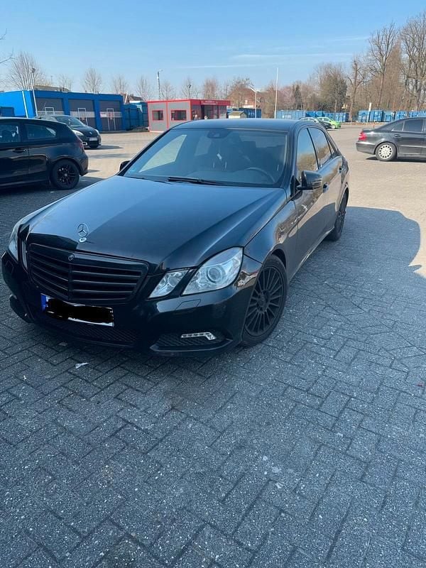 Gebraucht Mercedes E220 170 PS (125 kW) 2010 Schwarz Limousine