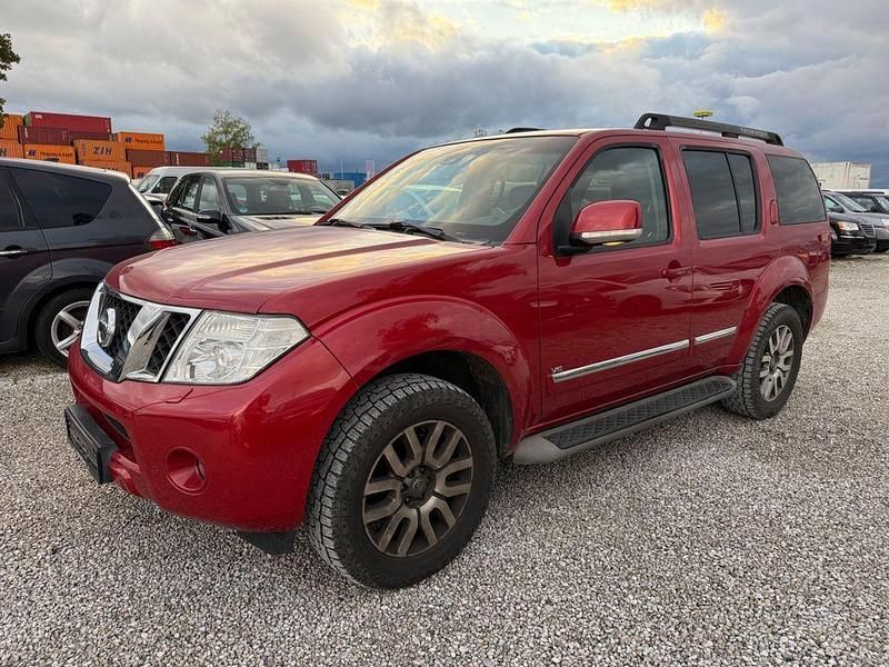 Rot Gebraucht 2011 Nissan Pathfinder SUV | 5.880 € - Bild 1/4