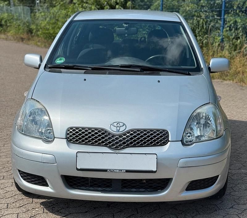 Gebraucht Toyota Yaris 87 PS (63 kW) 2004 Silber Kleinwagen