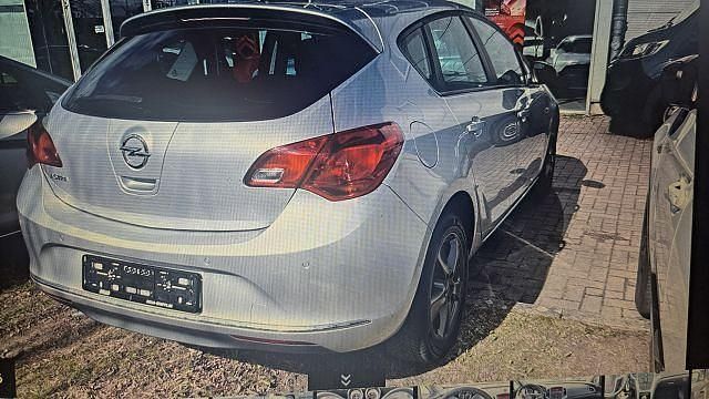 Gebraucht Opel Astra Selection 122 PS (89 kW) 2015 Silber Limousine