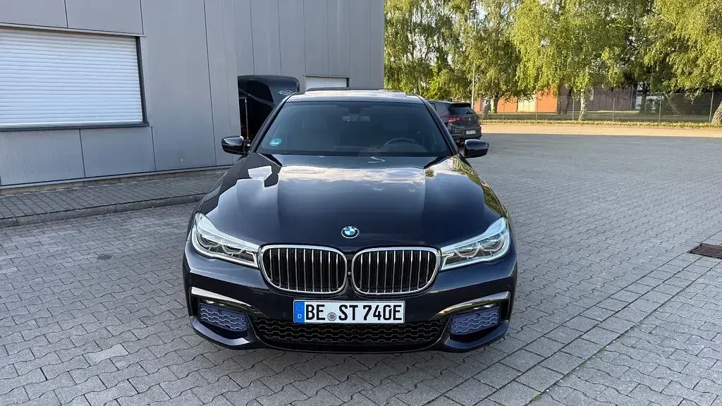 Gebraucht BMW 740 iPerformance 326 PS (239 kW) 2016 Schwarz Limousine