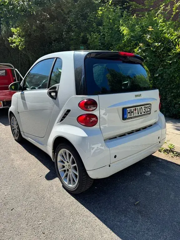 Gebraucht Smart ForTwo Coupé 71 PS (52 kW) 2011 Weiß Coupé