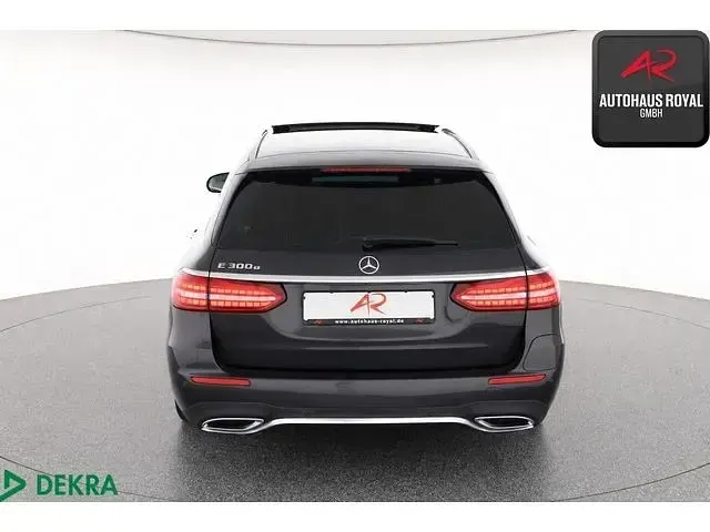 Gebraucht Mercedes E300 AMG 320 PS (235 kW) 2022 Kombi