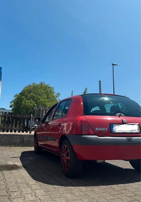 Second-hand Renault Clio II 2000 Roșu Hatchback